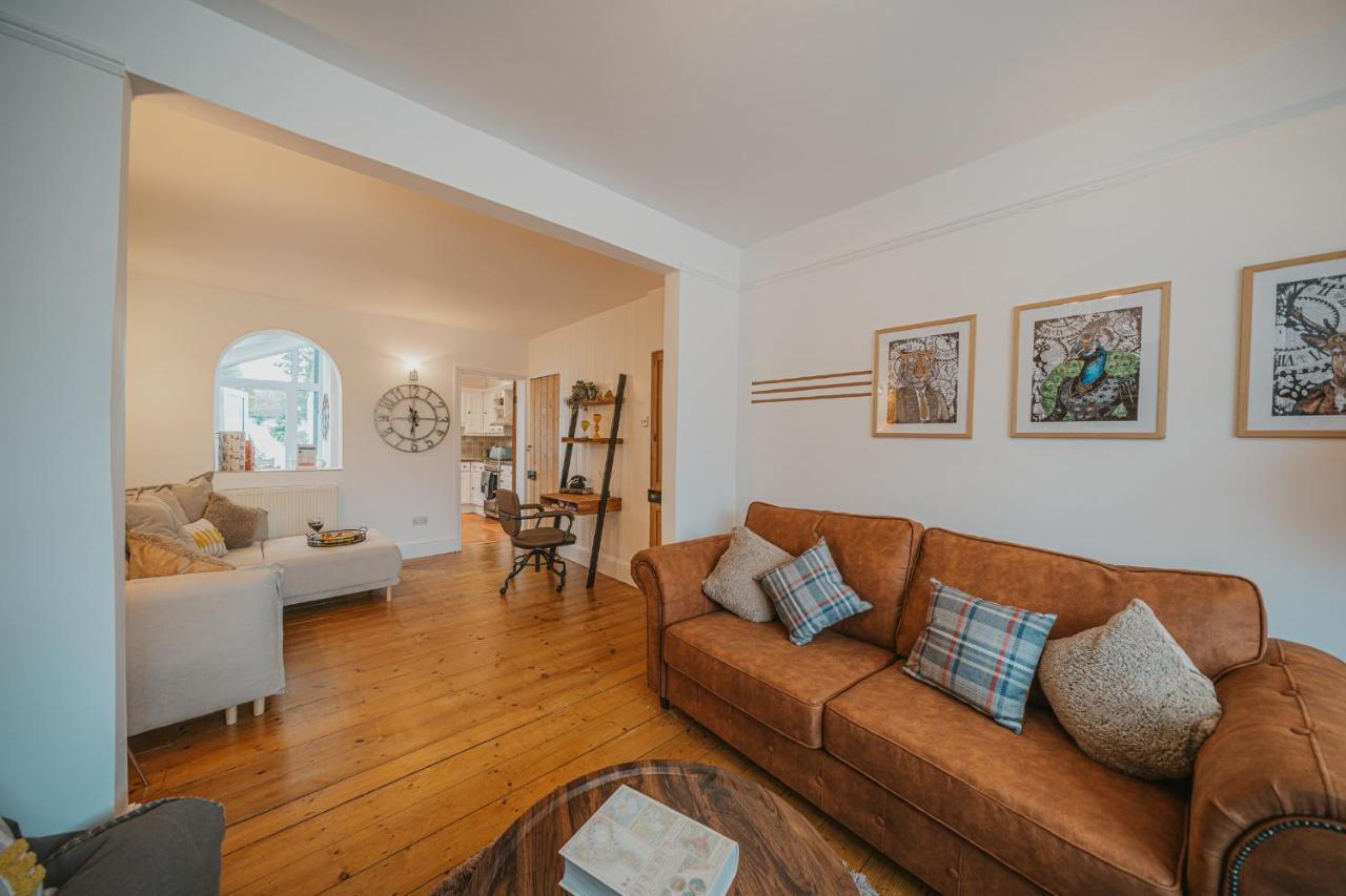 Cotswolds- Homely 2 Bed House With Garden, Wifi - Esho Stays Cirencester Exterior photo